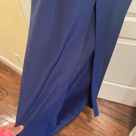 Marchesa 3/4 sheer sleeve silk evening gown in blue size 12. Never worn. - Picture 7 of 9